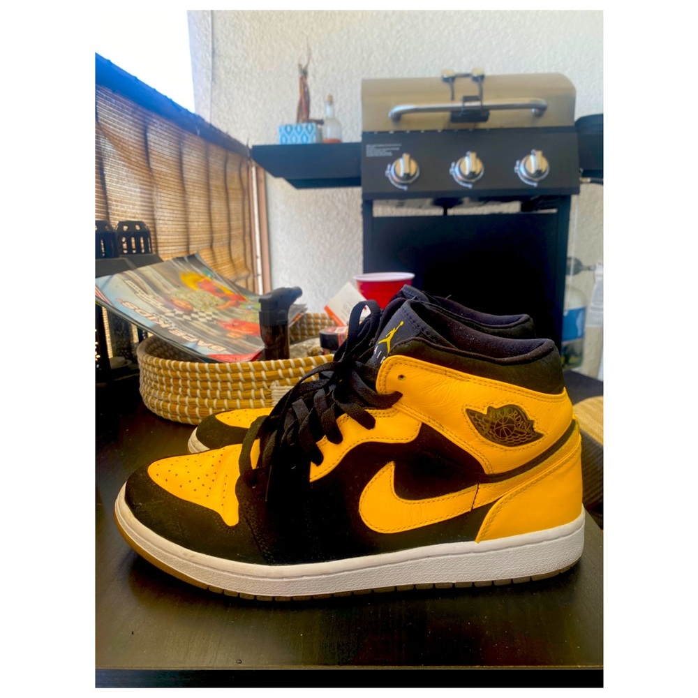 Jordan Retro 1 Mid